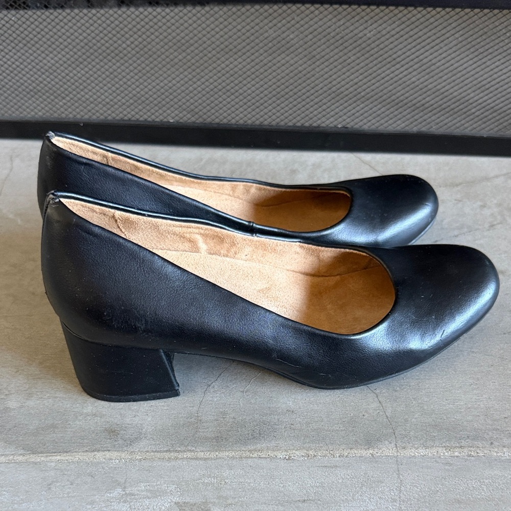 Naturalizer Donelle Classic Black Women's Low Block Heel Pumps